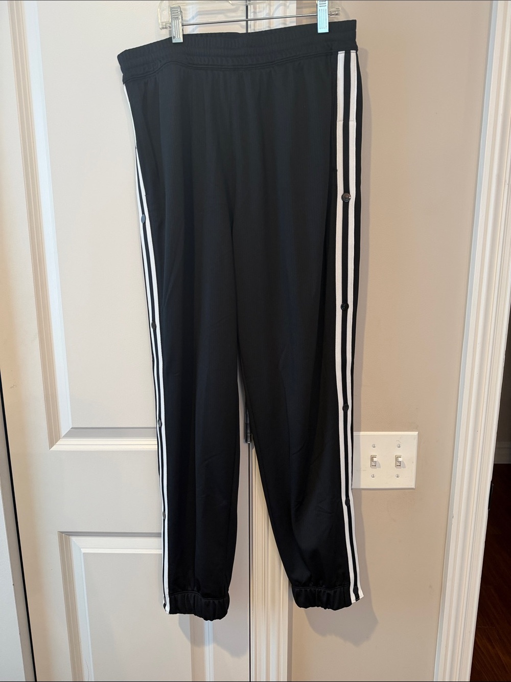 New Never Worn Nike Black Jogger Sweatpants with White Side Stripes